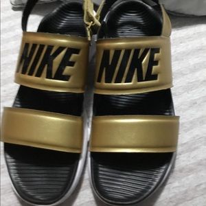 NIKE WOMENS TANJUN SANDAL - GOLD Women's 10